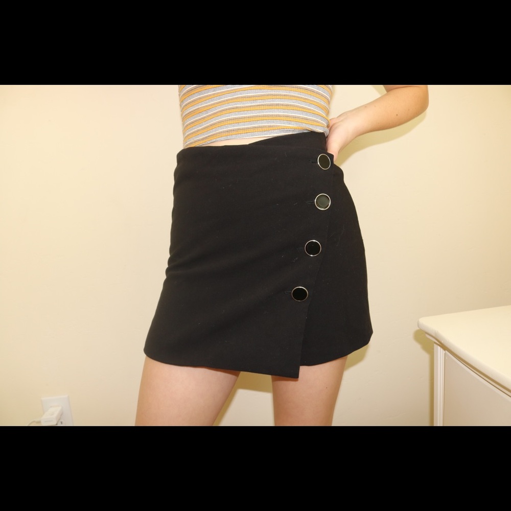 Black silver buttoned skort 🖤